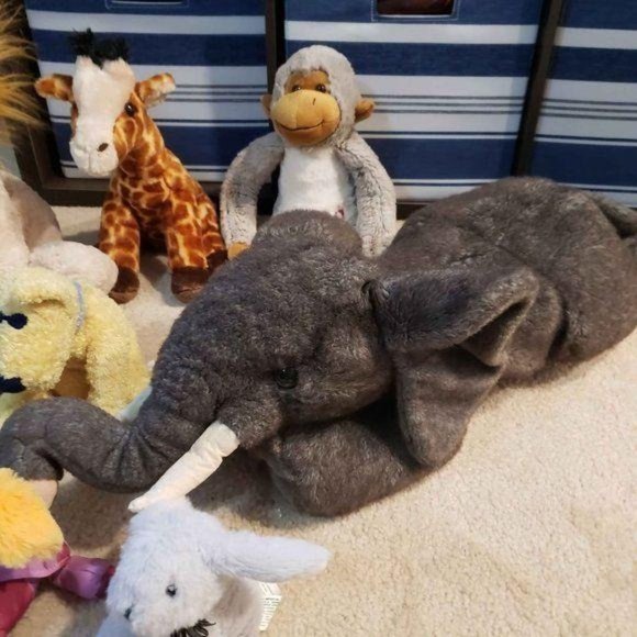 Lot of stuffed animals zoo. Elephant, lion, monkey minion paw patrol, bunny ect - Picture 5 of 7